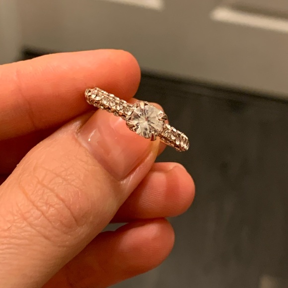 Gorgeous RoseGold Women RingRound Cut WhitSapphire - Picture 7 of 7